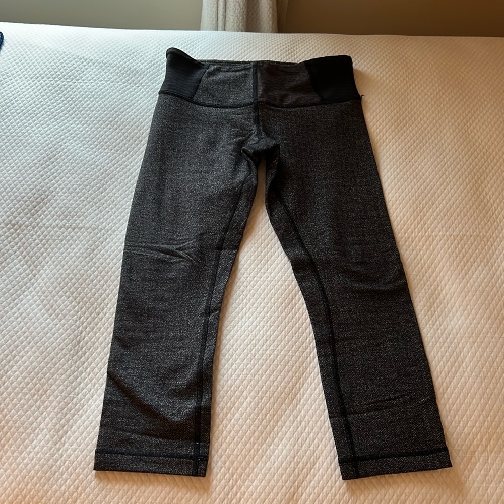 lululemon cropped dark grey leggings